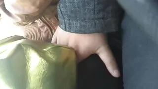 Il masturbe un ami grosse vieille cochonne et contrôle son pouvoir.