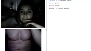 La fille vieille mamie cochonne joue en tant qu'infirmière. Étiré sur une longue bite.