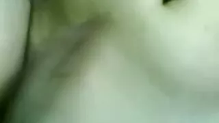 De petites mains baisent la femme d'un associé. porno vieille cochonne