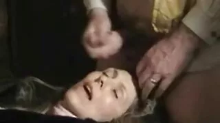 Mike Adriano a l'un des senorites dans le video de vieille femme cochonne cul.