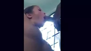 Melena a enfonce son cul devant l'utilisateur. vieilles salopes en rut
