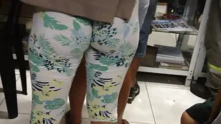 India Summer réveille vieille maman cochonne un mec pour baiser.