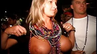 L'ukrainien se masturbe une nuit coquine vieille tranquille.