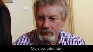 Avoir des relations sexuelles avec un autre pour vieille cougar cochonne se venger de son petit ami.