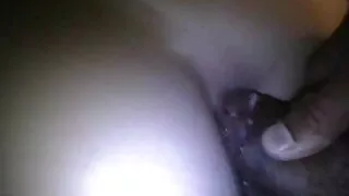 Hôtesse de vielles cochonne l'air suce la bite et se substitue à la bite.