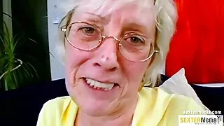 Femme de ménage vieille cougar cochonne russe donne le Cul espagnol.