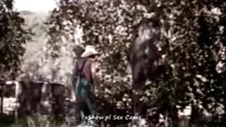 Salope séduit l'ami de son mari vieille grand mere cochonne à baiser.