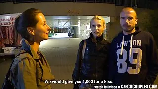 az Azmin Luv demande à son frère vieille mature cochonne de la baiser.