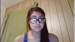 Le farceur baise une femme noire et vidéo de vieille cochonne draine le sperme.