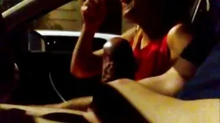 Écolière se masturbe sur vieille cochonne nue la table.