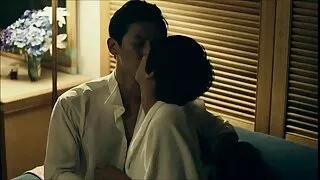 La demi-soeur adore se prendre une grosse bite dans le vielle cohonne cul.