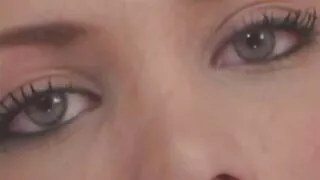 La grosse fille s'est rendue à la video vieille cochonne camionnette pour de l'argent.