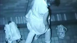 Un ami a mis sa copine vielles et salopes sous moi.