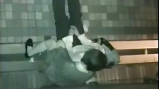 Le vieille cochonne porno trio fait des fellations et avale du sperme.