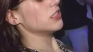 Reporter sur la vieille black cochonne bite d'un oligarque noir.