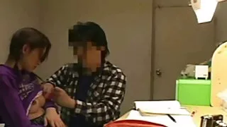 Stepdad envoie vieille cochonne sexe Hazel dans le cul.
