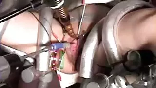 Un athlète satisfait une femme vielles cochonne asiatique.
