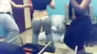 Une pom-pom girl baise dans le cul vielles cochonne avec un jock.