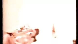 Les filles glamour se lèchent les unes les autres. vieille cochonne x