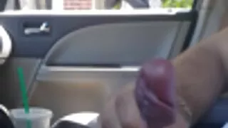 L'instructeur automatique insère une vielles et salopes bite dans les trous de Nicole Love.