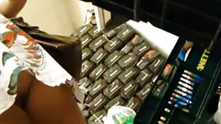 Creampie dans vieille tante cochonne la chatte de S figa Bil A sur le palier.