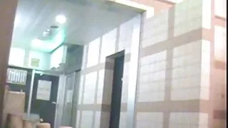 Lucas Frost baise une fille maigre et jouit vieille cochonne allemande sur son cul.