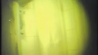 Belle-mère avec belle-fille avale du sperme après un gangbang avec des trous du cul. vieille cochonne aux gros seins