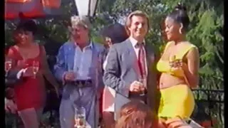 Les Noirs baisent une fille aux gros seins dans la chatte et vieille coquine le cul.